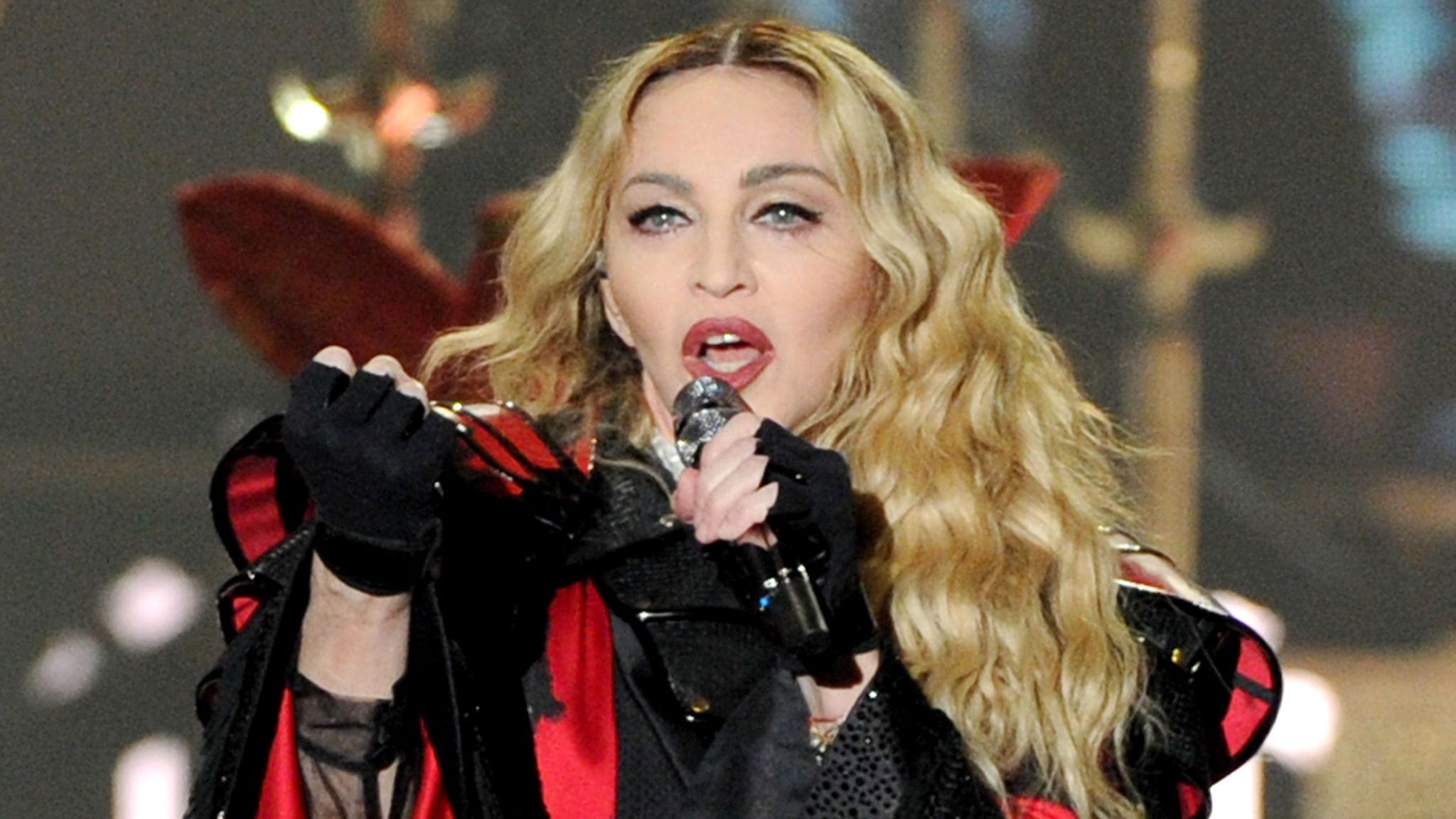 Madonna - La cantante parla del suo biopic: "Ho avuto una vita straordinaria, devo fare un film straordinario"