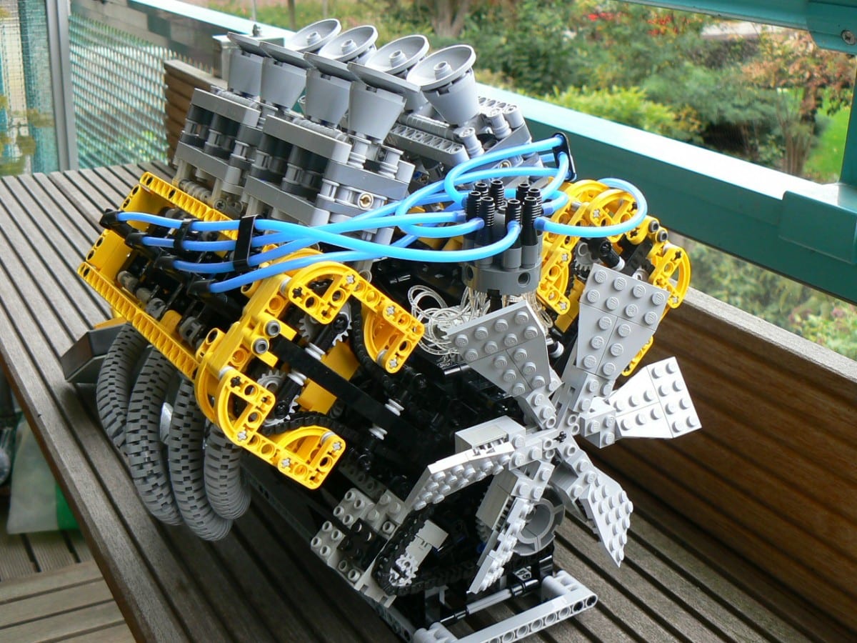 LEGO V8 Engine | Lega Nerd