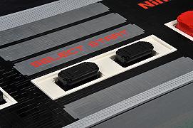 Controller NES gigante di LEGO
