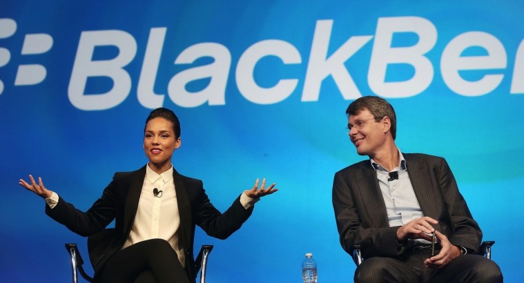 Il direttore creativo di BlackBerry Alicia Keys twitta da un iPhone