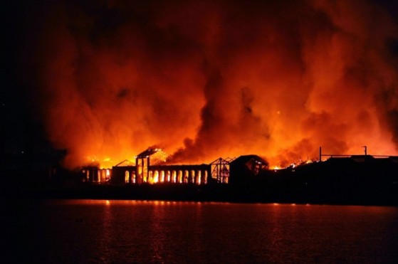 La città della scienza in fiamme