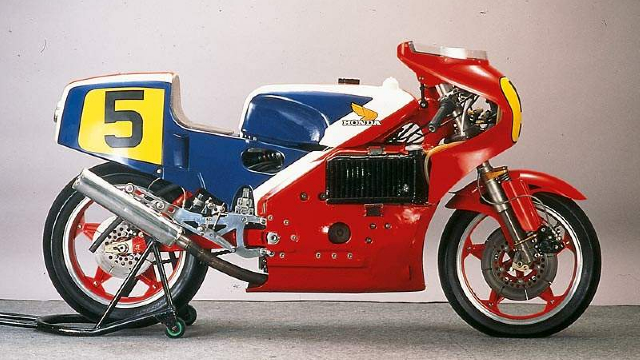 Honda NR: la storia del motore a pistoni ovali