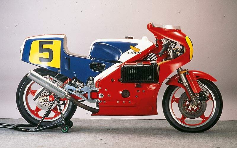 Honda NR: la storia del motore a pistoni ovali