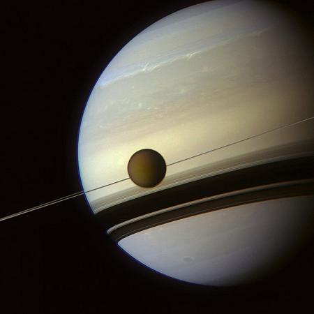 Saturno: magnifico intruso tra le stelle di Primavera