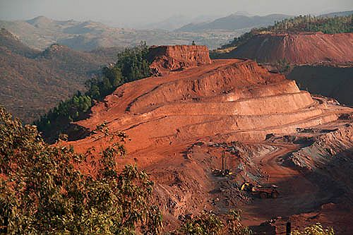 Esempio di miniera di bauxite.