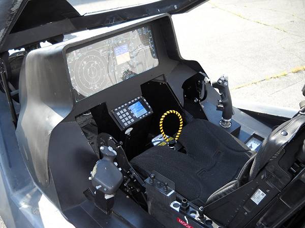 Lockheed_Martin_F-35_Lightning_II_mock-up_instrument_panel