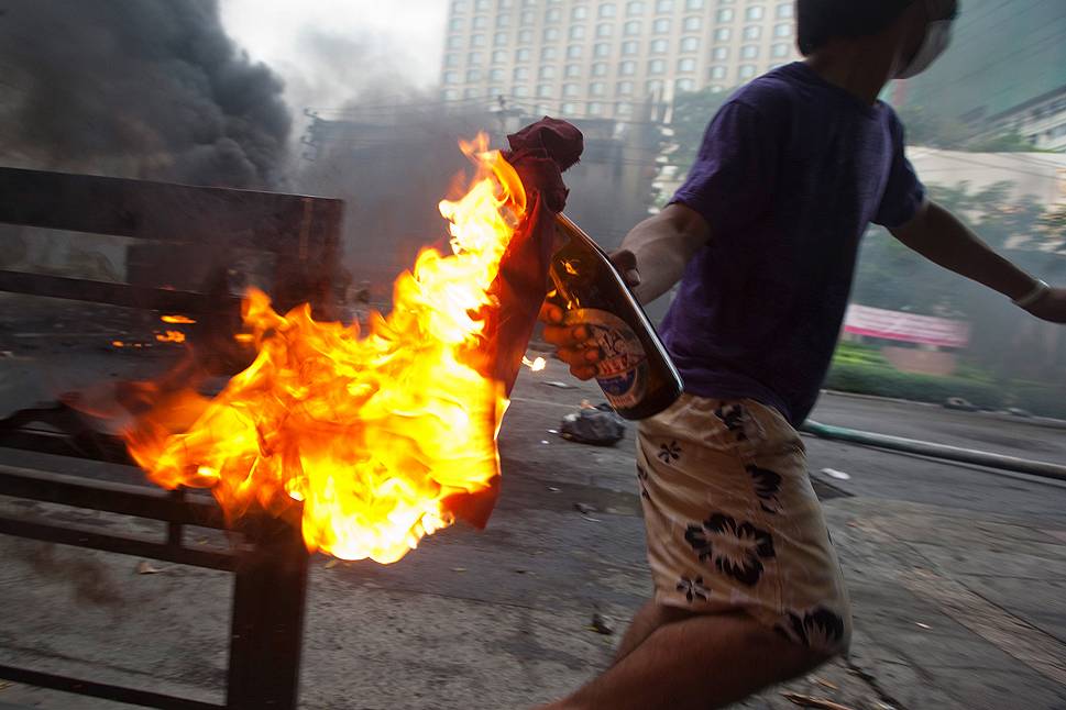 Molotov, quando il sarcasmo passa alla storia