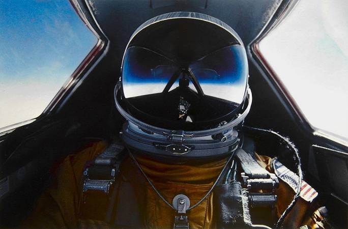 Brian_Shul_in_the_cockpit_of_the_SR-71_Blackbird (piccola)
