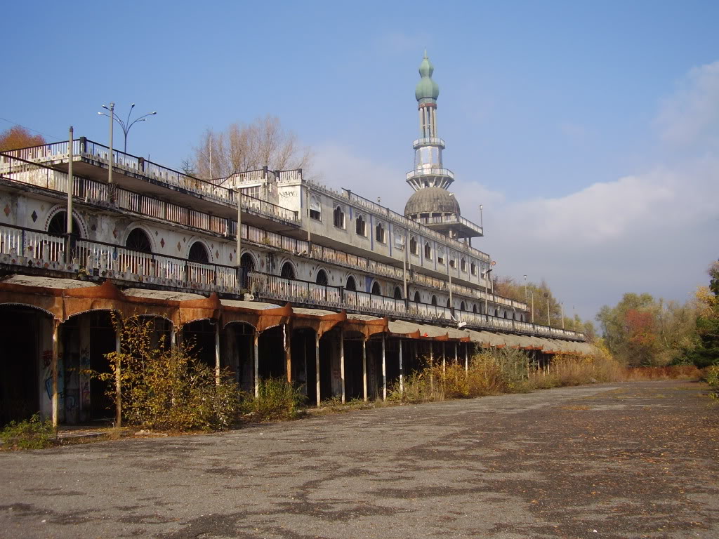 Consonno: il paese dei balocchi esiste