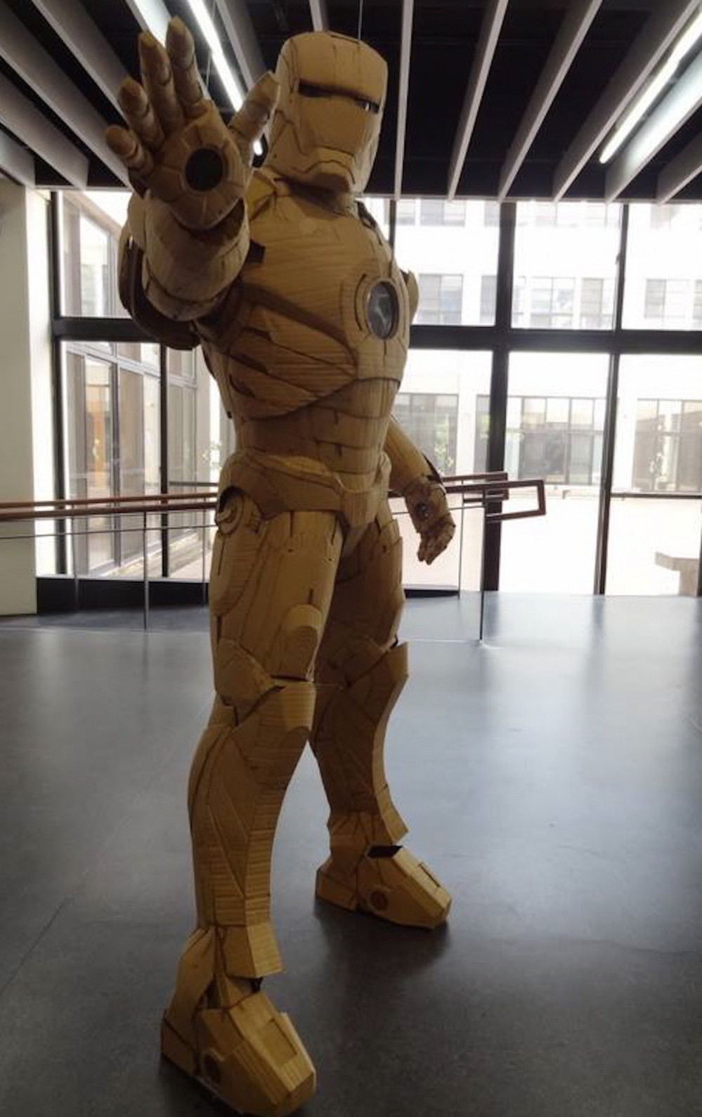 Iron Man Di Cartone In Scala 1 1 Lega Nerd