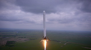 Il primo volo del Falcon 9 Reusable