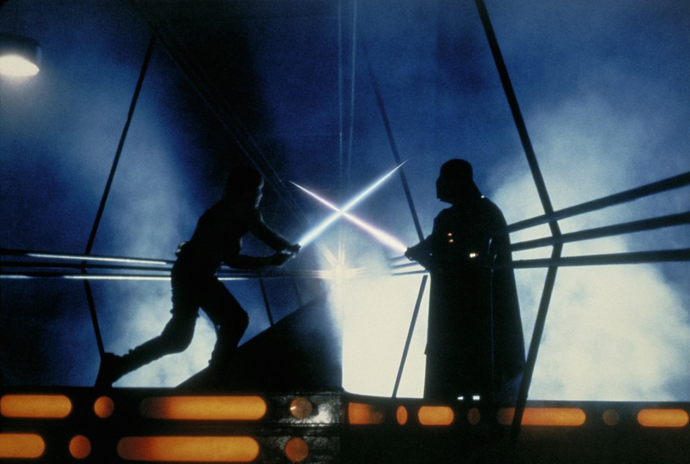 the-empire-strikes-back-luke-skywalker-vs-darth-vader-lightsaber-duel-in-cloud-city