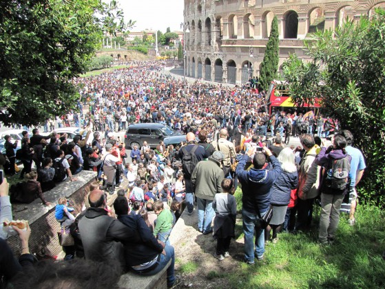 migliaia le persone presenti