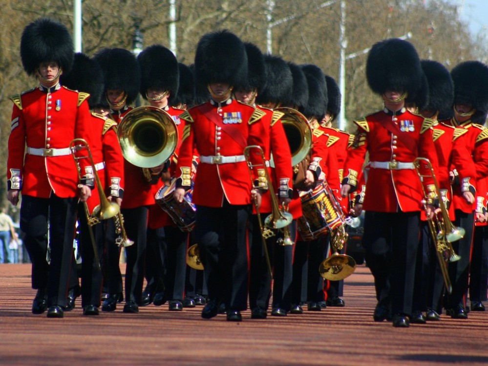 london_palace_guards