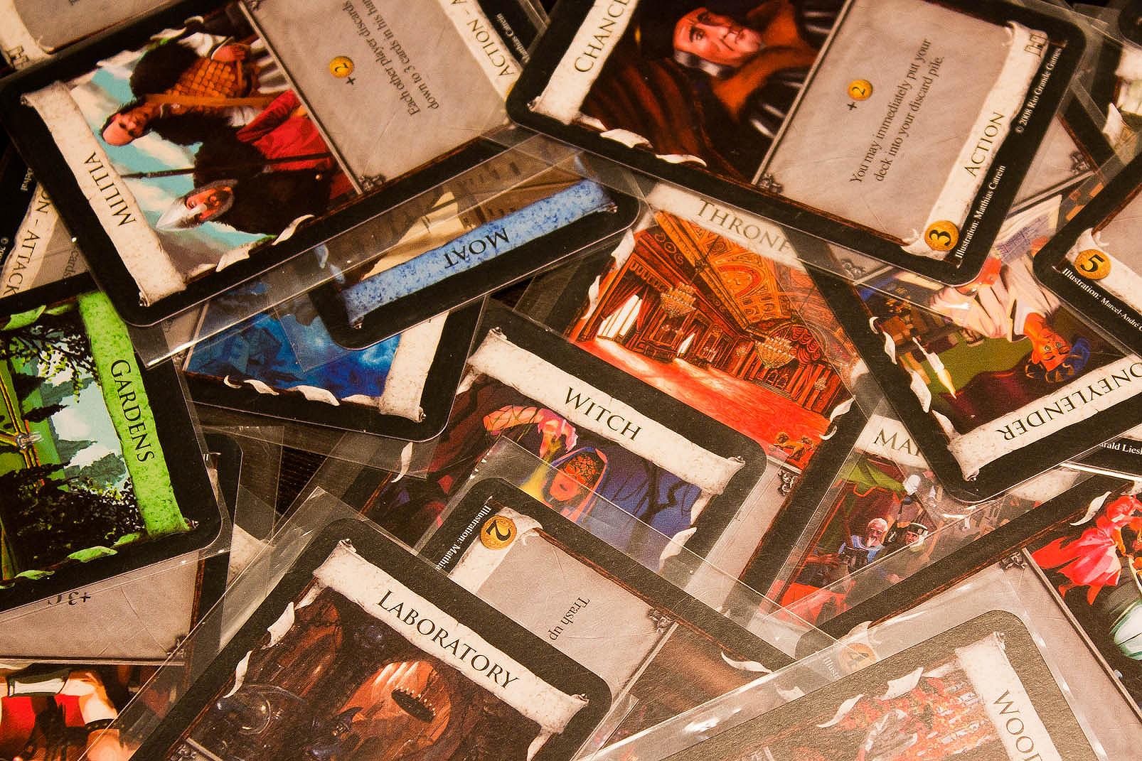 Deck-building Games: Dominion, Star Realms e Tanto Cuore