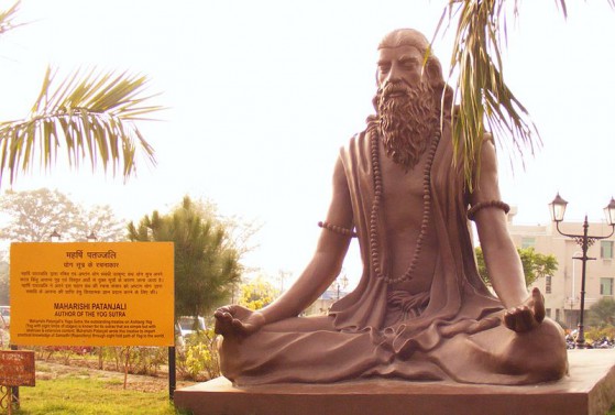 Statua moderna di Patañjali presso Yog Peeth, Haridwar