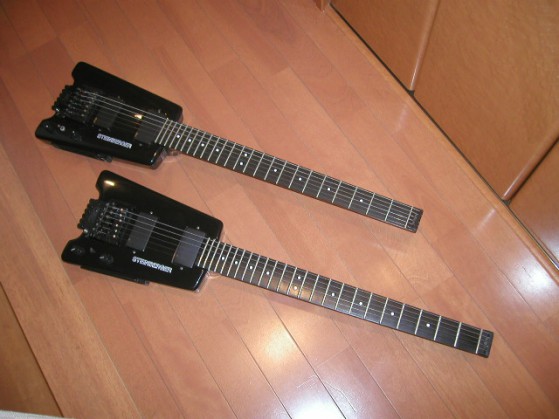 Una coppia di steinberger GL, entrambe equipaggiate di TransTrem Type II.