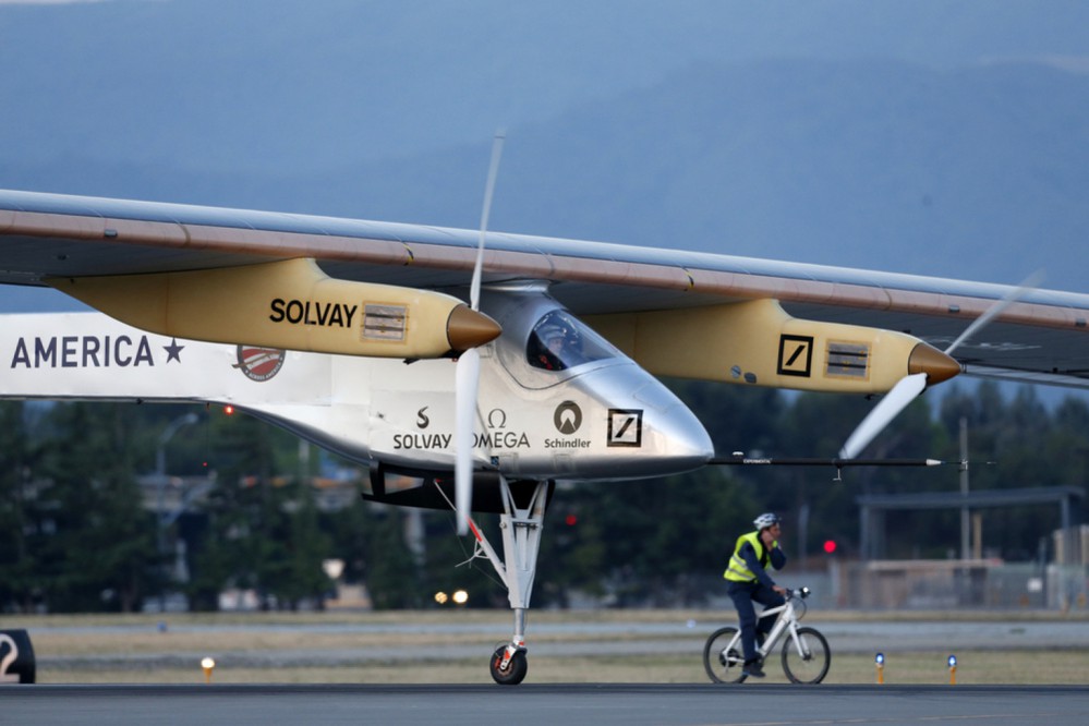 Experimental Solar Powered Plane Takes Test Flight