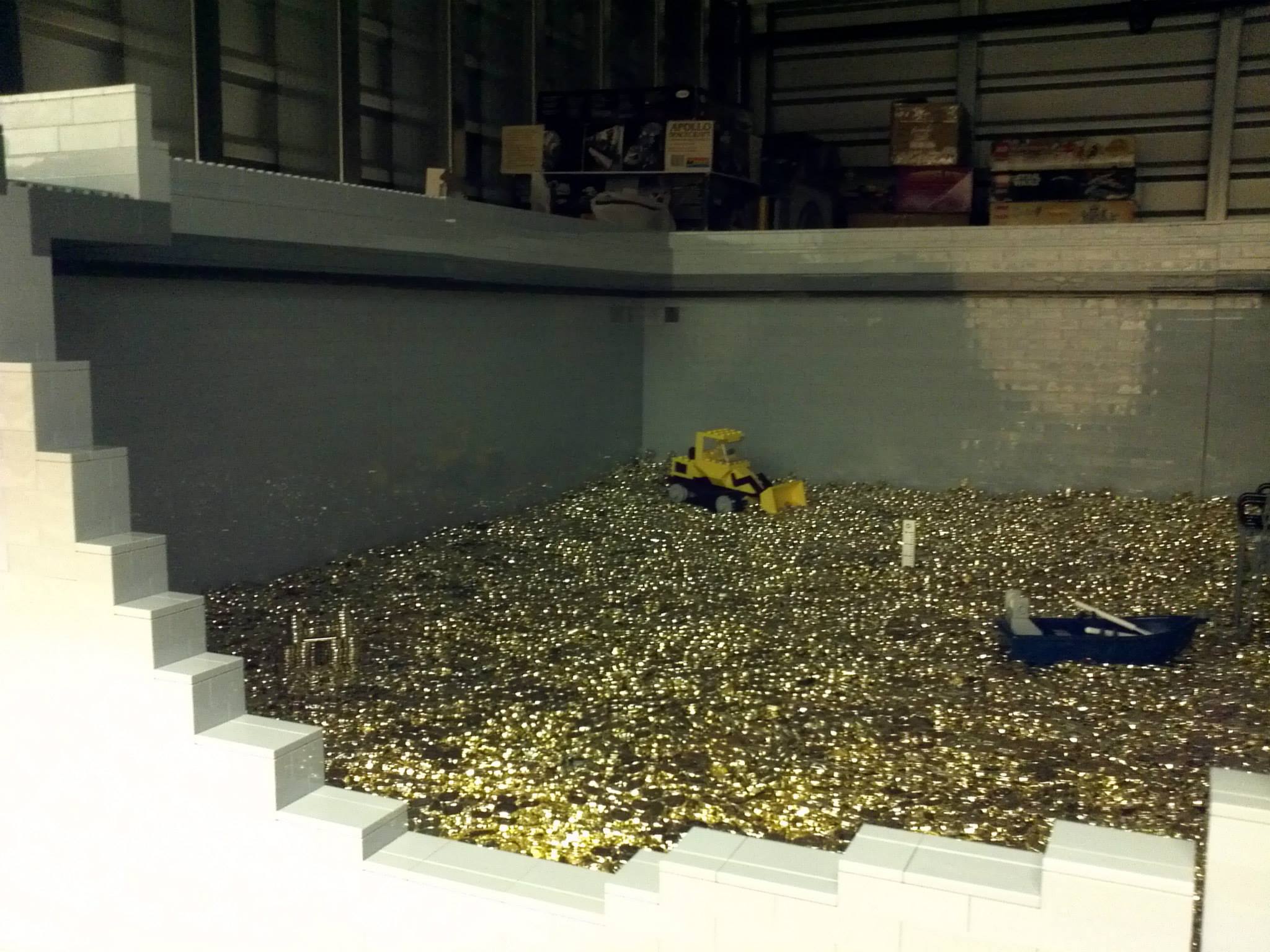 Il Deposito di Zio Paperone completamente in Lego