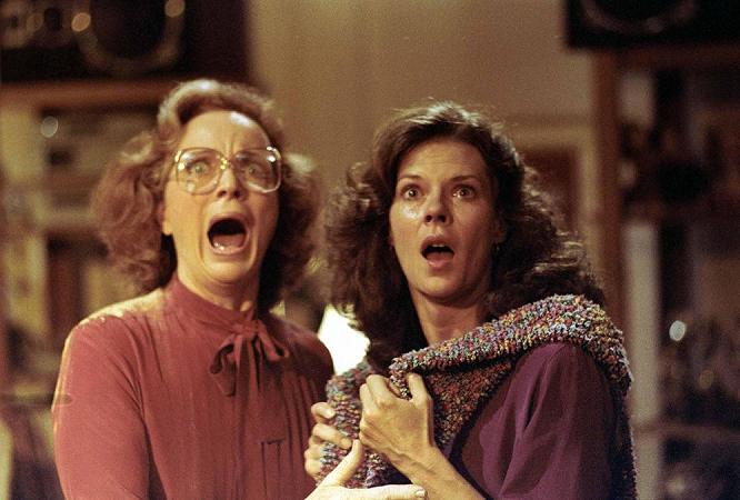 still-of-jobeth-williams-and-beatrice-straight-in-poltergeist-1