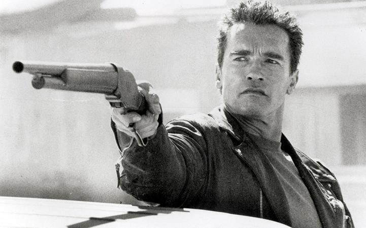 guns-Arnold-Schwarzenegger-Terminator-2-Judgement-Day-greyscale-_21472-32