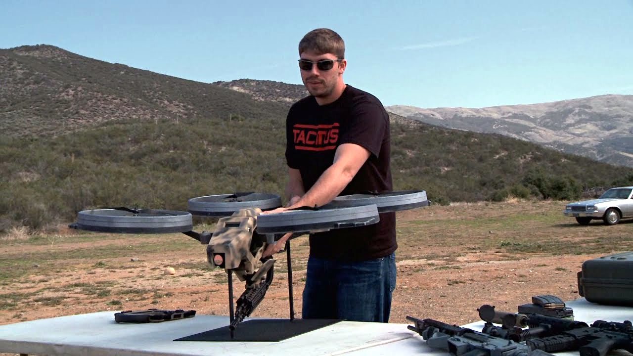 drone con mitragliatrice