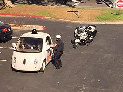 Una Google Car fermata dalla Polizia: guidava troppo piano