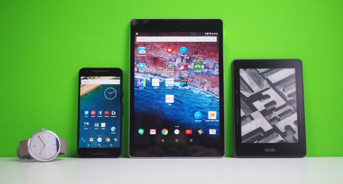 La mia attuale "line up" giornaliera: Moto 360, Nexus 5x, Nexus 9 e Kindle Voyage.