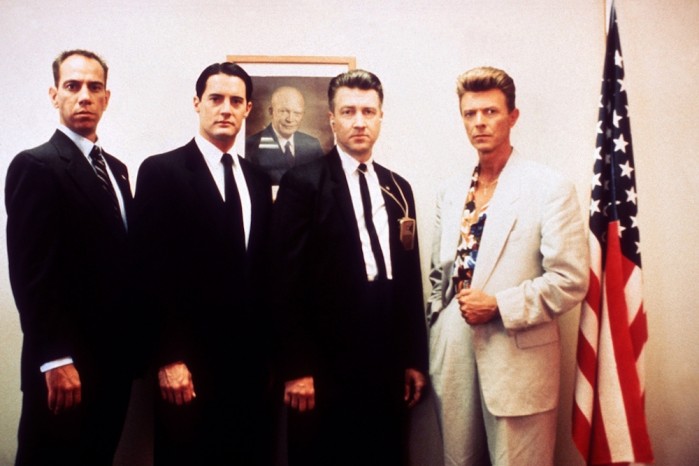 TWIN PEAKS FIRE WALK WITH ME FR / US 1992 L-R MIGUEL FERRER KYLE MACLACHLAN DAVID LYNCH DAVID BOWIE. Credit: New Line Cinema/Everett Collection