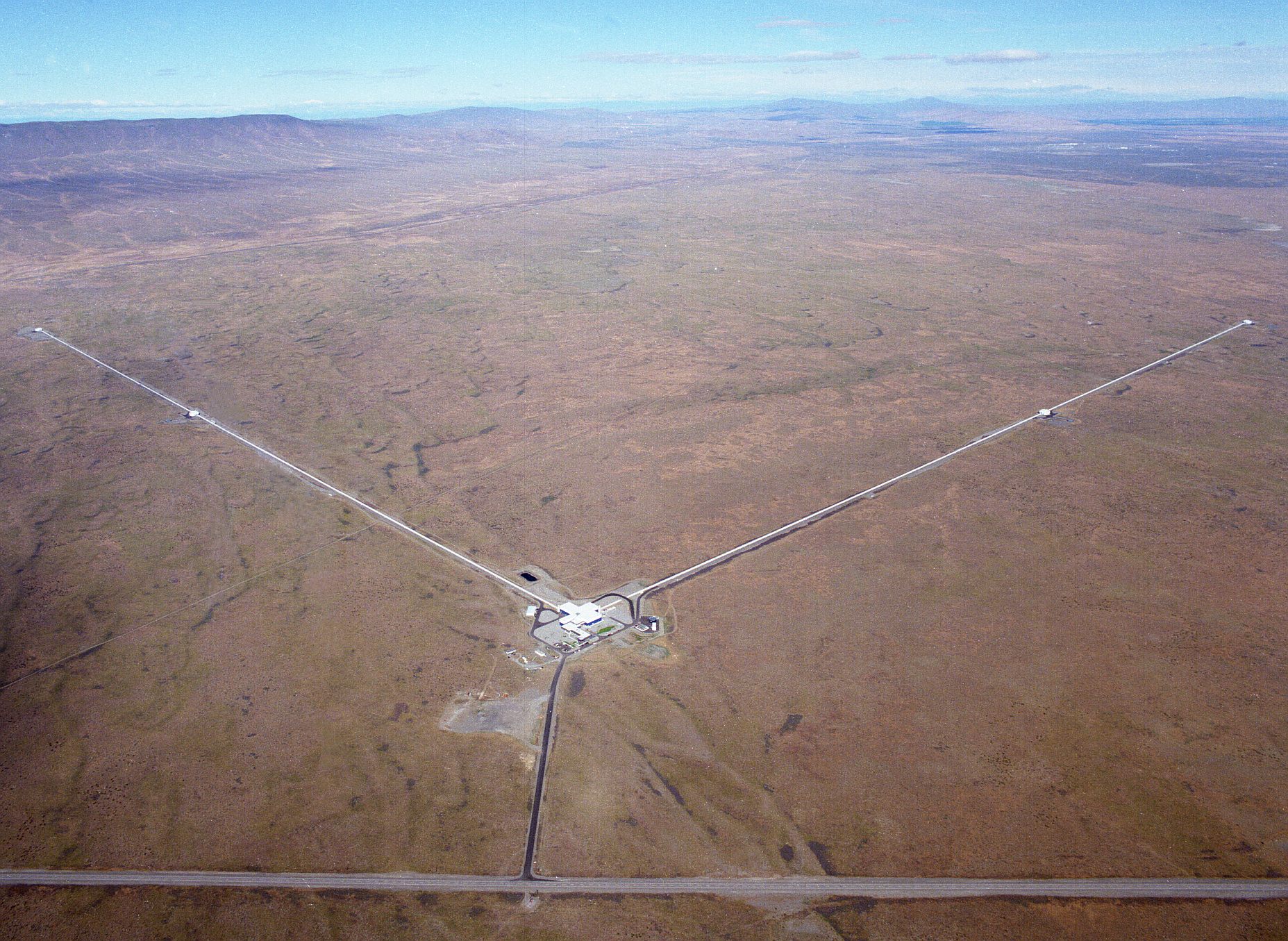 Onde gravitazionali: mail rubate e chiacchiere da social