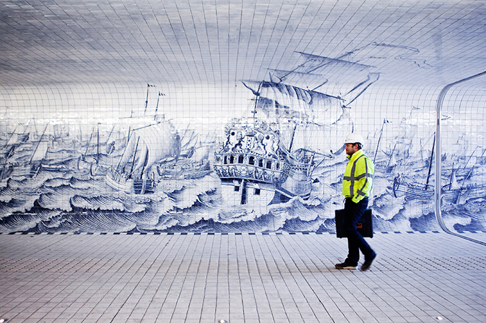 Amsterdam, un nuovo tunnel decorato da 80000 piastrelle