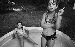 Mary Ellen Mark e la piccola fumatrice, 25 anni dopo