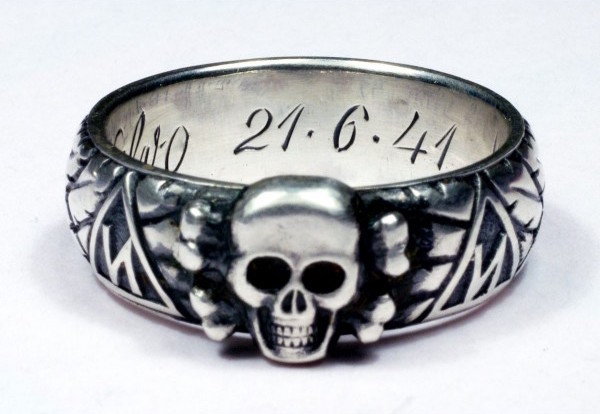 heinrich-himmler-totenkopf-ring-der-ss