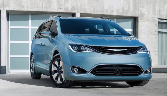 2017-Chrysler-Pacifica-plug-in-hybrid-EV16-1