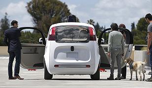 Google è pronta a pagarti per “non guidare” le sue auto