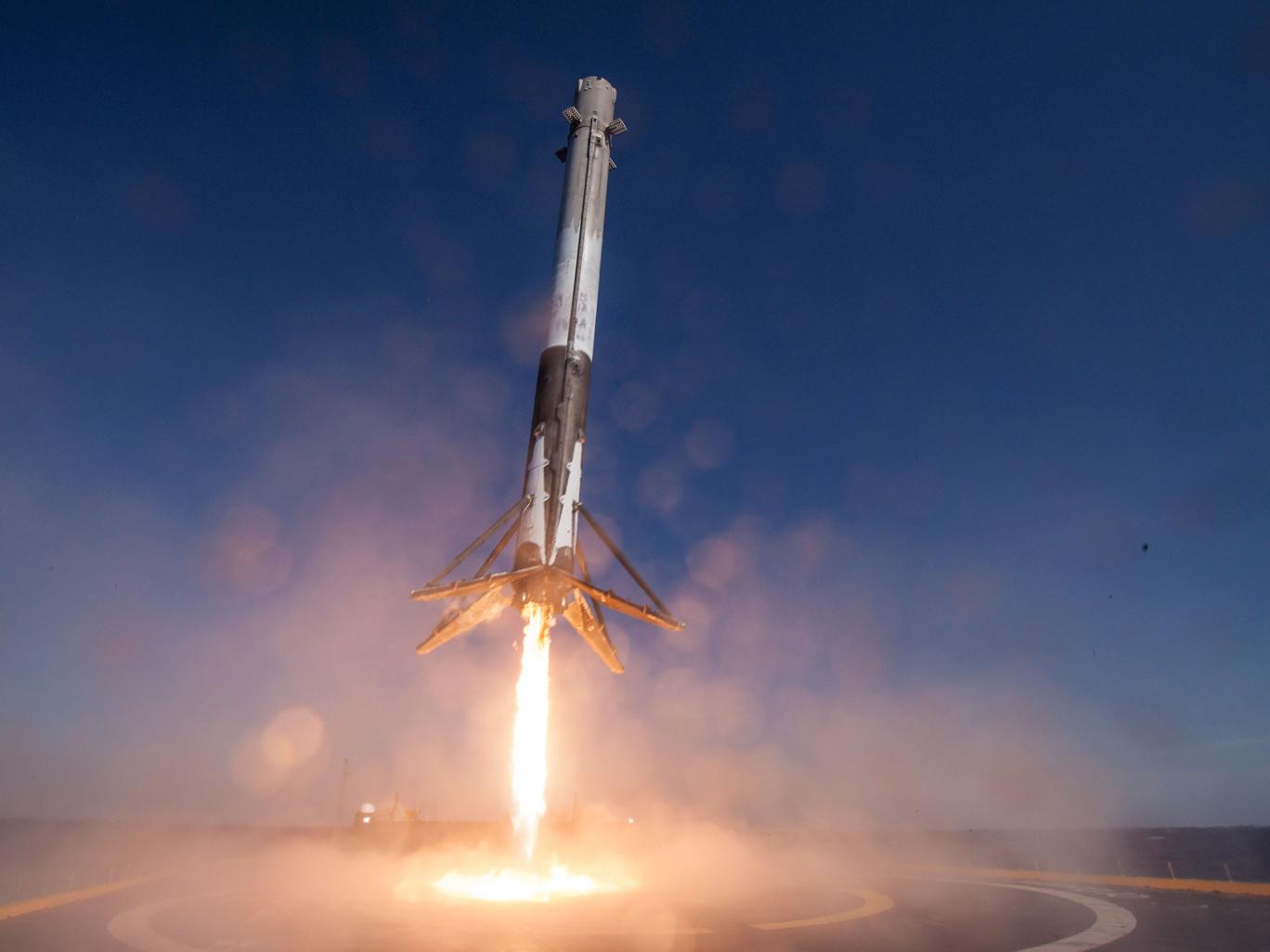 Falcon 9 atterra sull'acqua, di nuovo