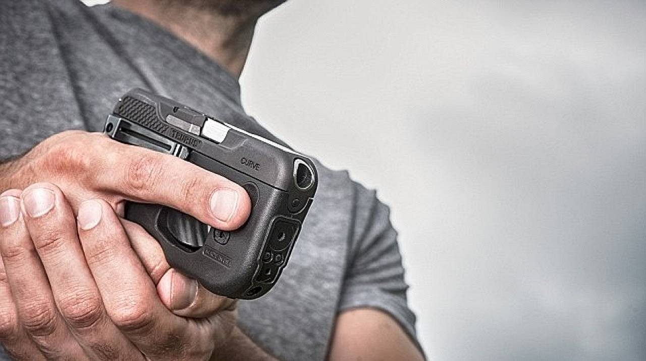 Dagli USA arriva la pistola che sembra uno smartphone