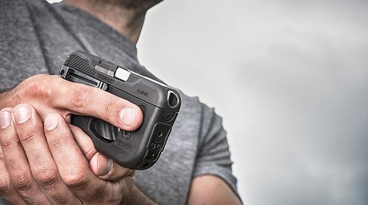 Dagli USA arriva la pistola che sembra uno smartphone