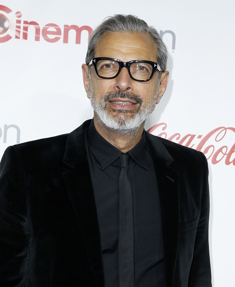 KAOS: Jeff Goldblum sarà Zeus nella serie Netflix, al posto di Hugh Grant
