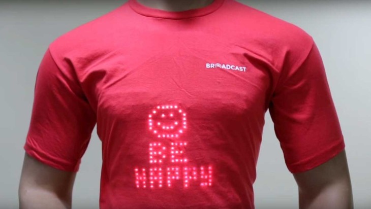 Broadcast Wearables, la prima T-shirt touch screen