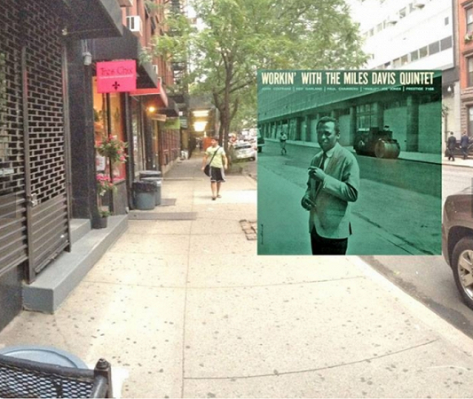 Miles Davis sulla copertina di "Workin' with the Miles Davis Quintet", nei pressi degli uffici della Prestige Records, 446 West 50th tra la nona e la decima. 