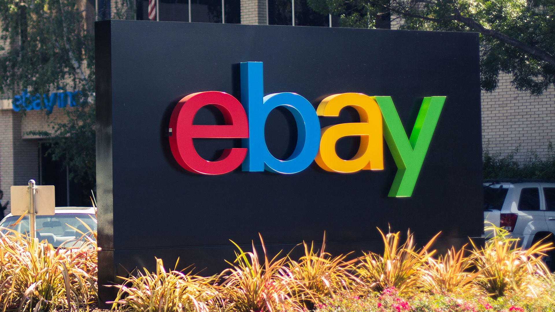 eBay potrebbe vendere i NFT ed accettare pagamenti in criptovalute