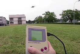 Un drone controllato tramite Game Boy? Si può fare!