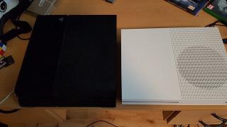 Xbox One S più piccola di PlayStation 4