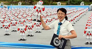 Cina: 1007 robot ballerini conquistano il Guinness World Record