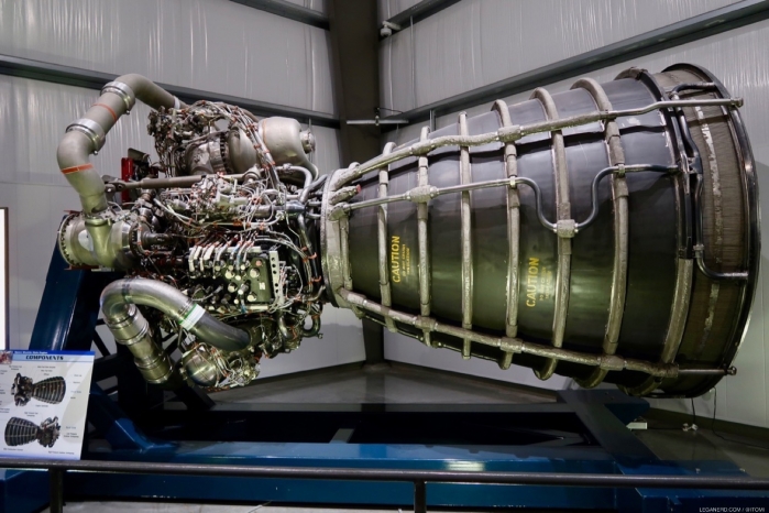 Uno dei motori dello Space Shuttle, esposto all'intero dello Science Center insieme all'Endeavor.