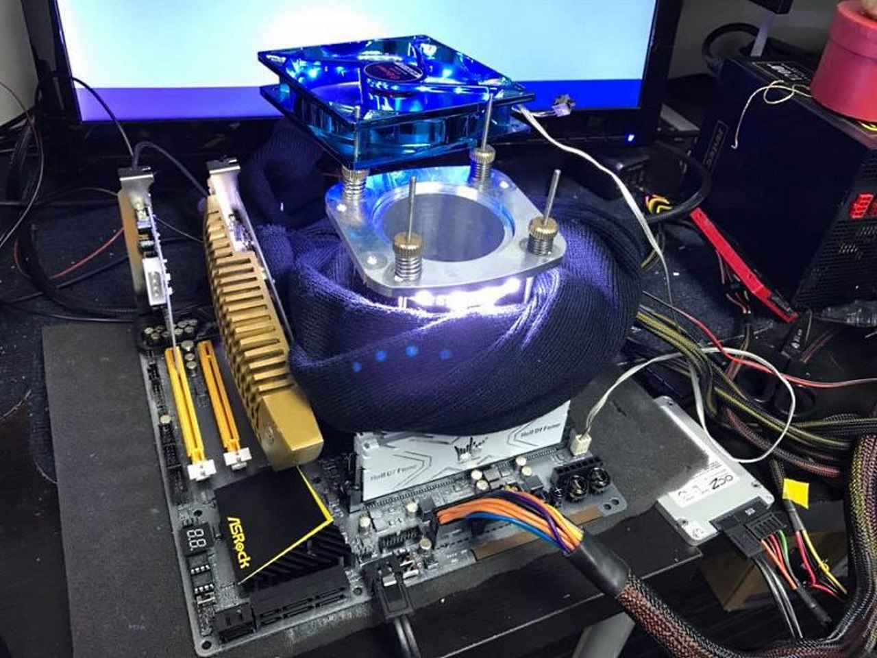 Intel Core i7-7700K a 6700MHz sotto azoto