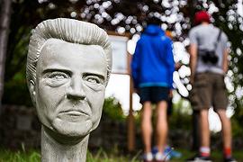 Christopher Walken, le statue da giardino