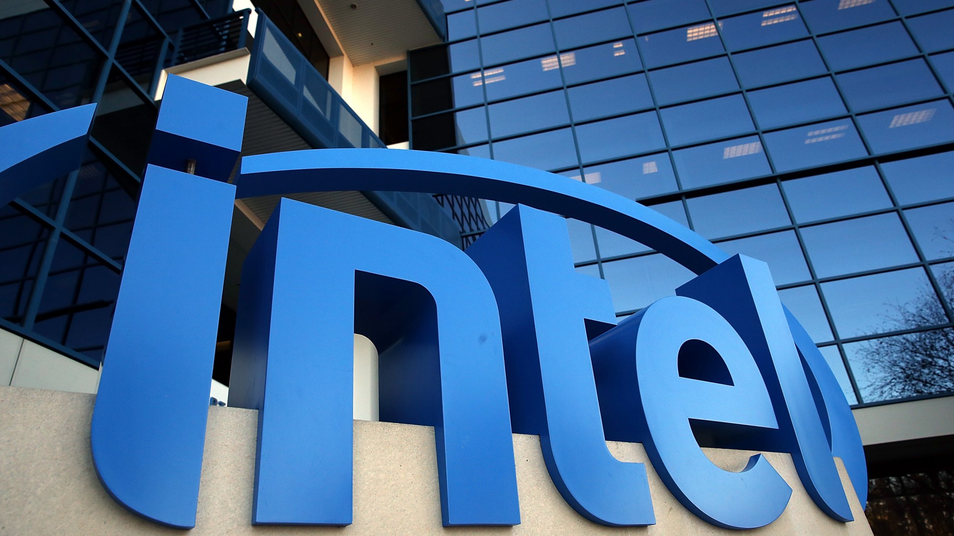 Intel continua a trattare con il Governo Draghi, l’impianto per i chip da 8 mld di euro è vicino