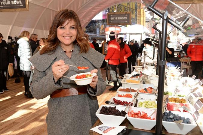 tiffani-thiessen-quaker-s-nationwide-bring-your-best-bowl-contest-in-new-york-city-january-2016-3
